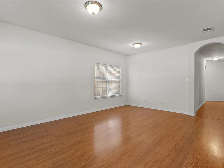 1916 Wheaton Trl — Photo 5