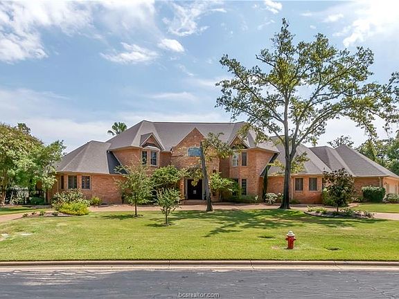 2nd image of 904 Gail Pl