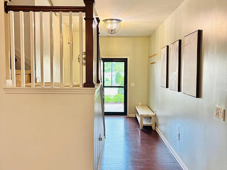 210 Lynchwick Ln — Photo 5