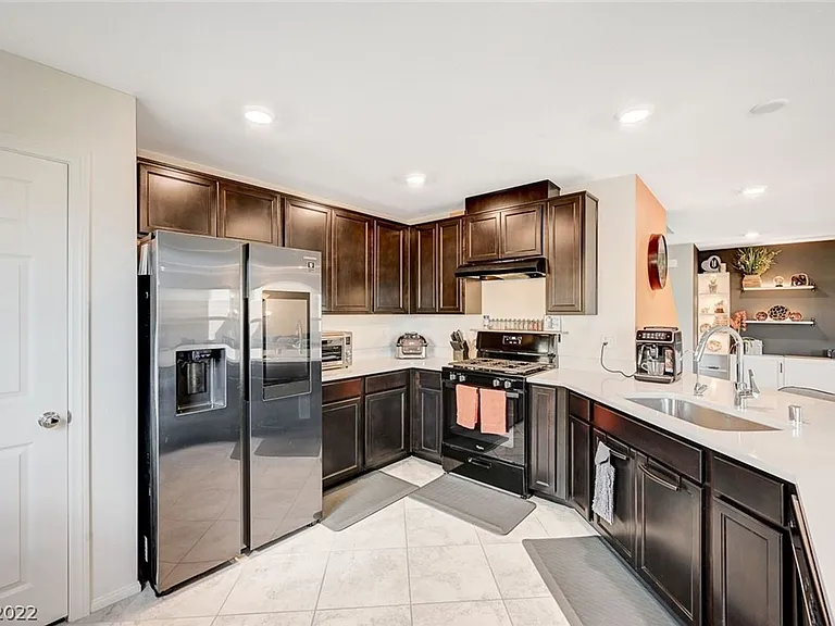 7040 Fossil Lake St — Photo 2