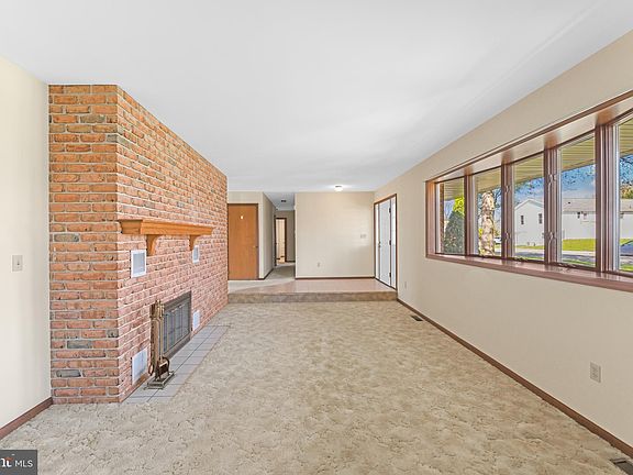 4th image of 802 Hillside Dr