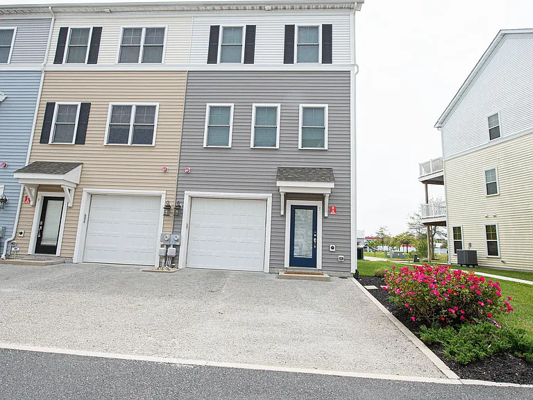 13002 Bowline Ln #5 — Photo 2
