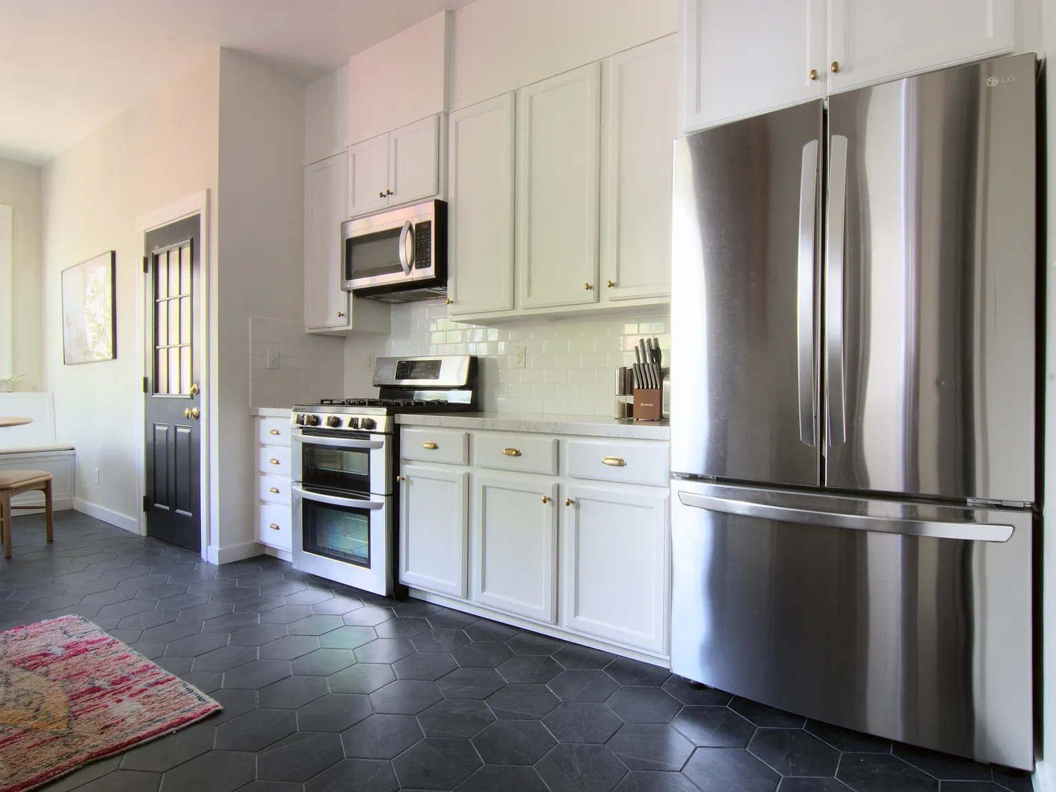 3 bed, 1.5 bath, 1028 sqft, $8,500 — Photo 3