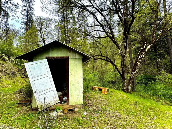 41 Viola Ln, Lewiston, CA 96052