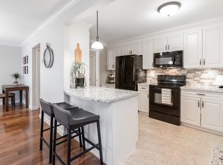 1351 Vidal St #304, White Rock, BC V4B 5G7