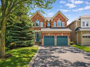 228 Sawmill Valley Dr, Newmarket, ON L3X 2W1