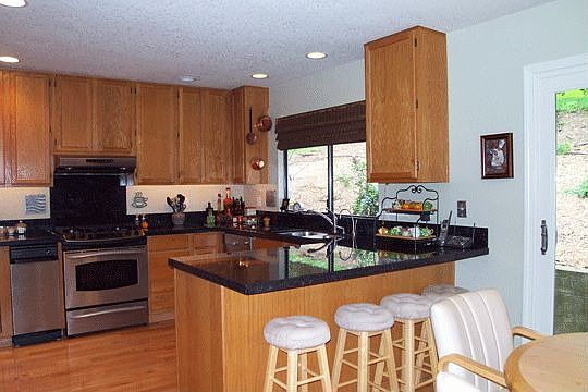 Kitchen with Granite countertops, new appliances