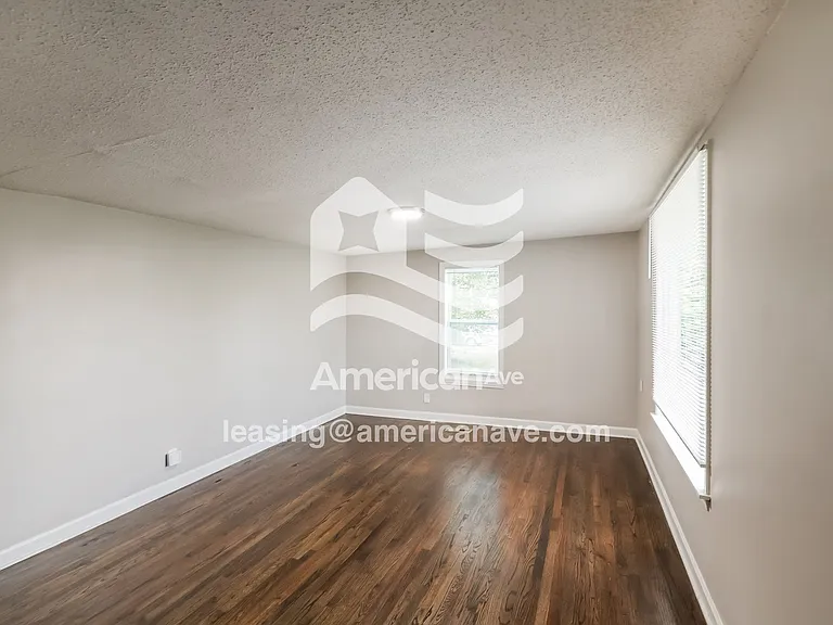 1519053_004_wm_-_living_room_13123669.jpg