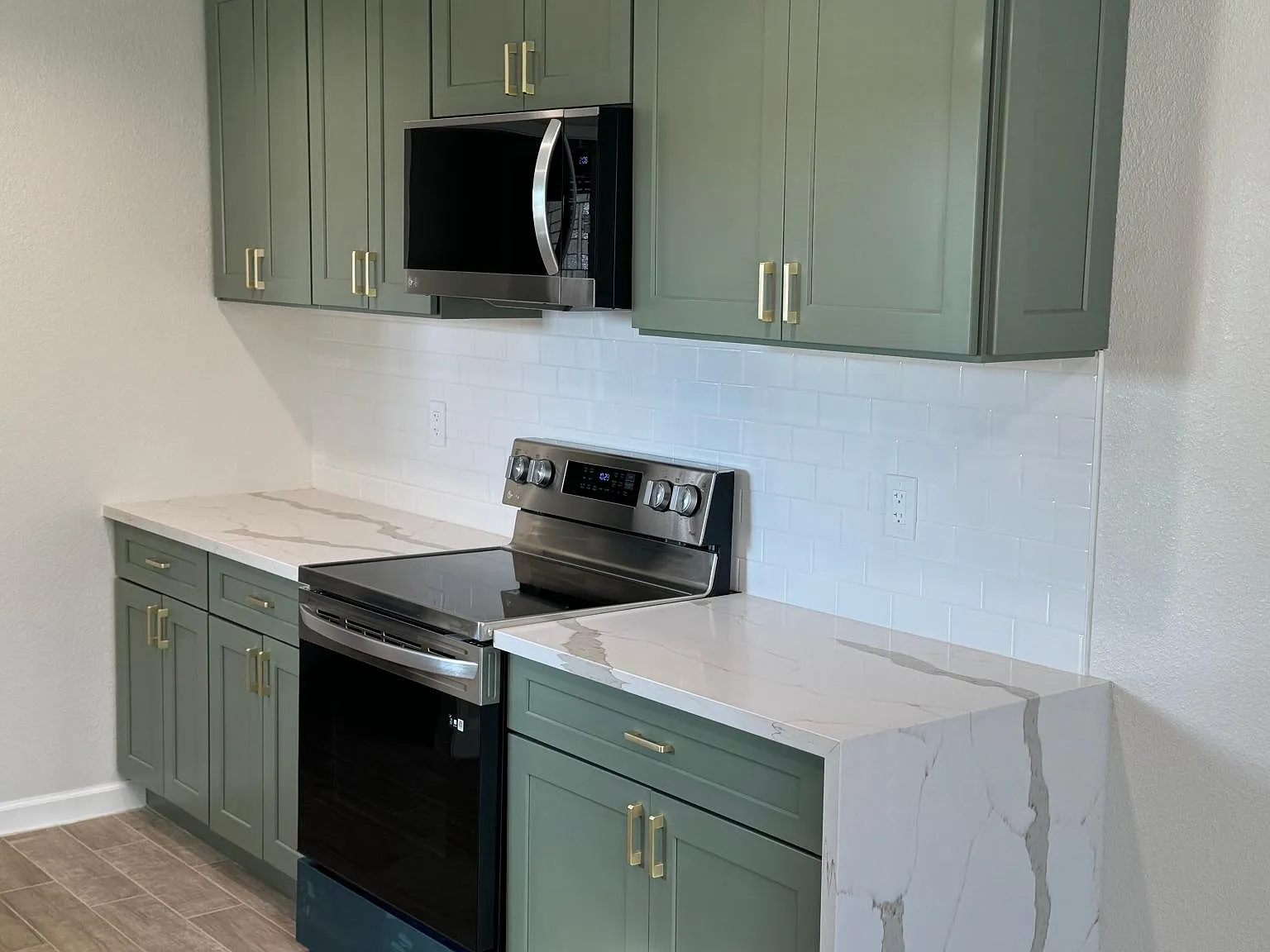 3 bed, 1243 sqft, $2,050 — Photo 2