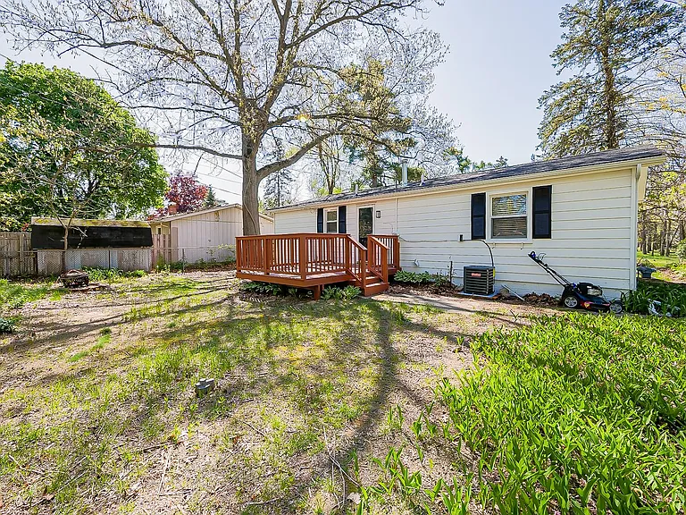 9650 Cooley Lake Rd — Photo 27
