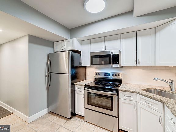 5th image of 3232 S 28th St APT 102