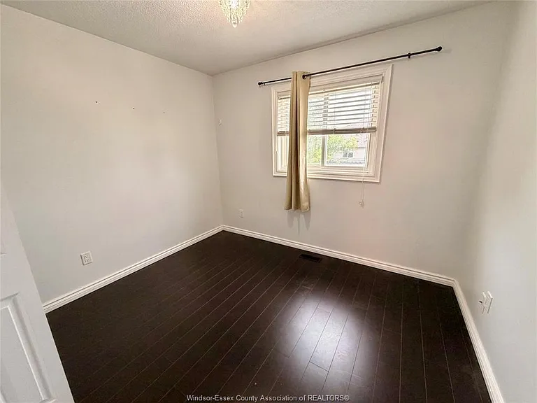 1000 Peach Blossom Cres — Photo 9