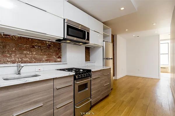 Rented by Town Residential | media 18