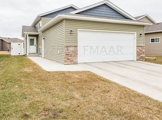 6122 35th St S, Fargo, ND 58104