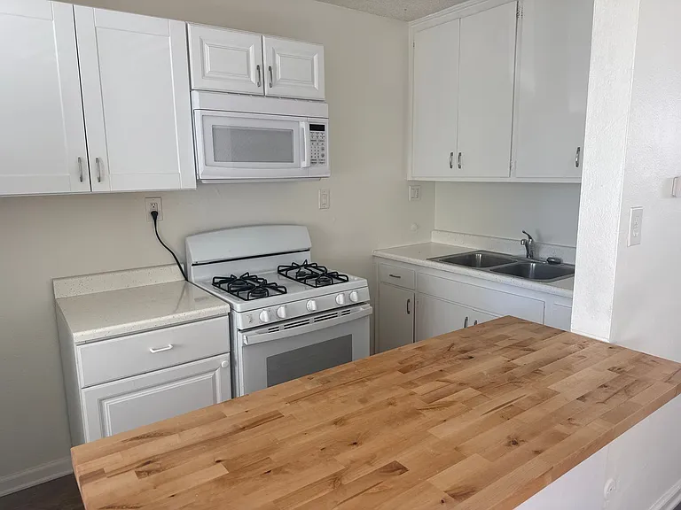 3366 Roosevelt St — Photo 2