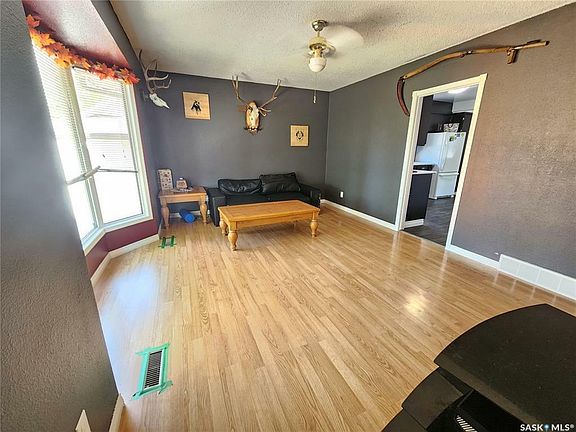 3rd image of 633 Peterson Ave