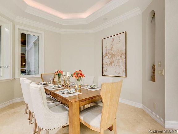 5th image of 10281 Blue Palm St