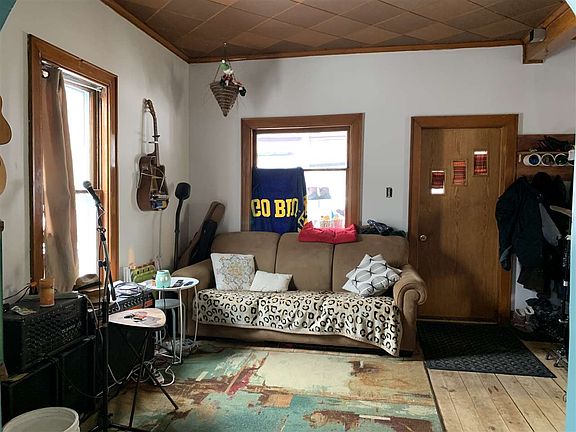 2nd image of 124 W Jewell St