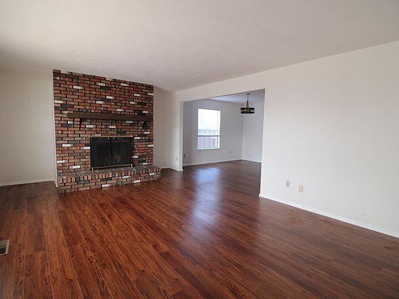 2nd image of 4510 Jamieson Ave #1
