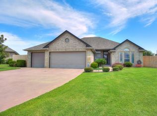 531 W Broadpoint Court Way, Mustang, OK 73064