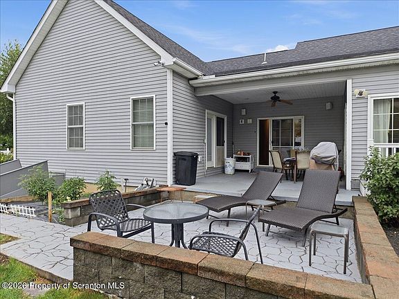 3rd image of 146 W Acorn Hill Dr
