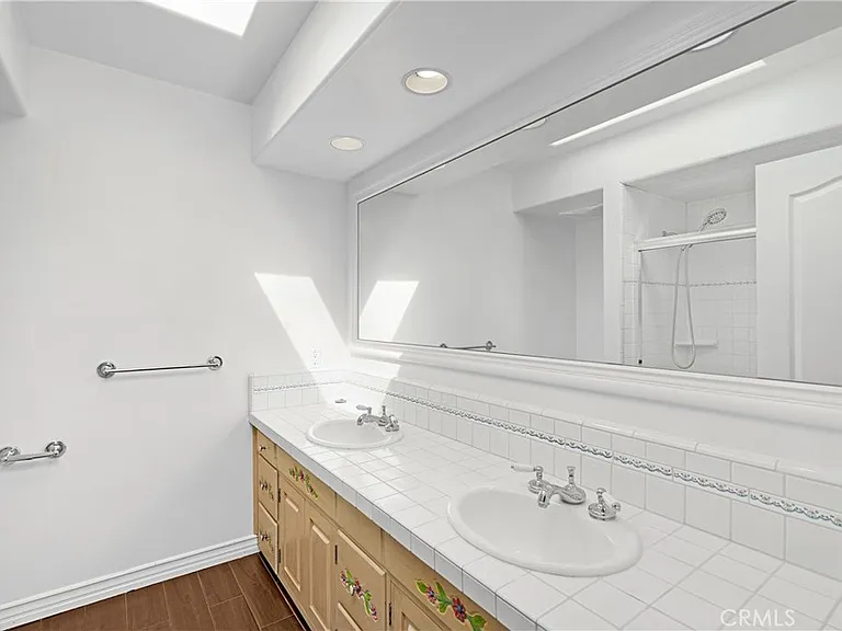 23900 Berdon St — Photo 31