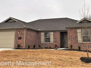 702 Eagle Dr, Gravette, AR 72736