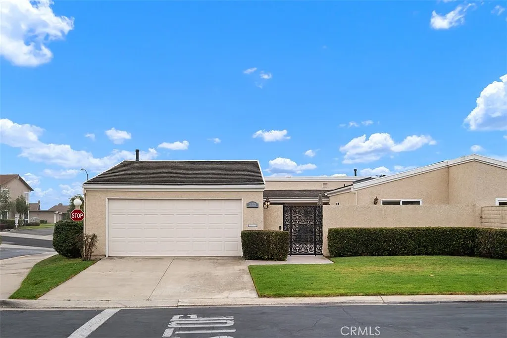 2 bed, 1636 sqft, $7,800 — Photo 2