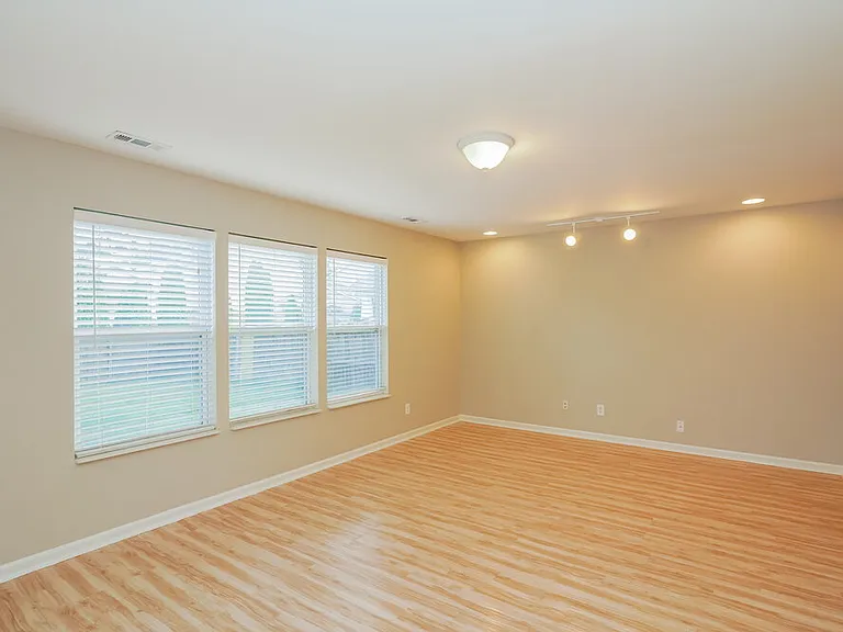2145 Erin Ln — Photo 4