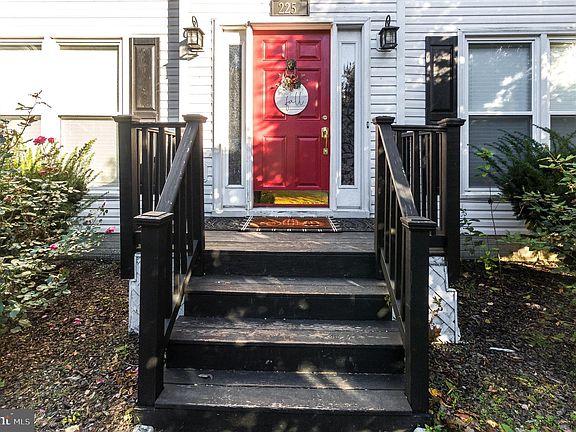 3rd image of 2252 Aquia Dr