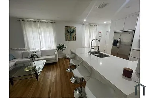 1091 NW 59th St Photo 1
