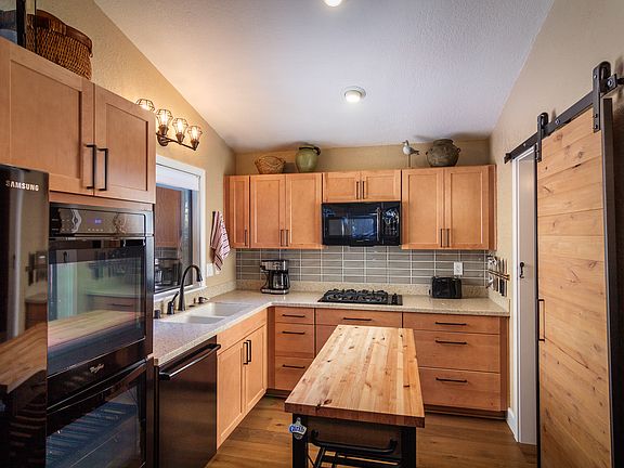 4th image of 535 W Victoria Ct