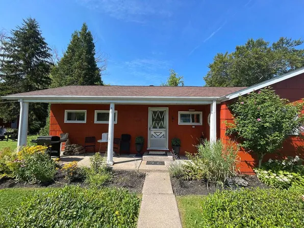 1669 Groveland Ave, Youngstown, NY 14174