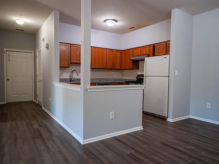 716 Lucy Ct — Photo 9