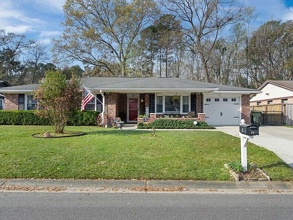 3rd image of 19 Rumson Rd