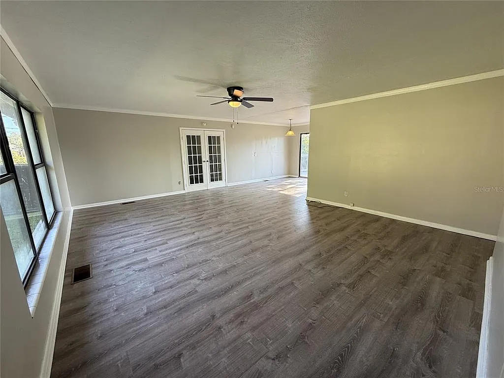 3 bed, 2.0 bath, 1400 sqft, $1,925 — Photo 2