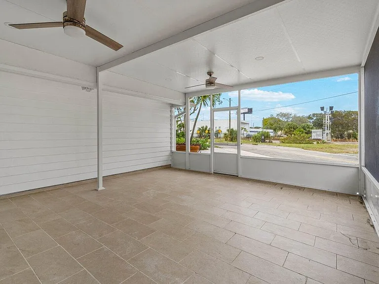 2233 Dock St — Photo 34