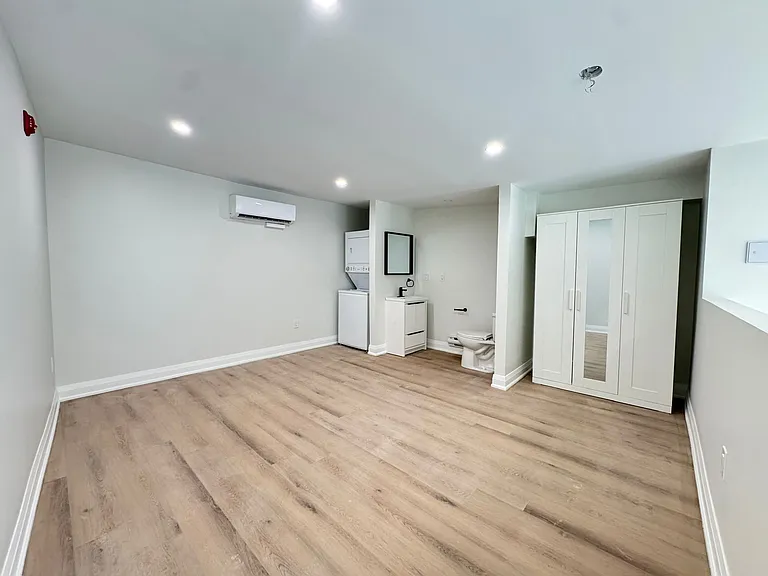 208 King St E — Photo 8