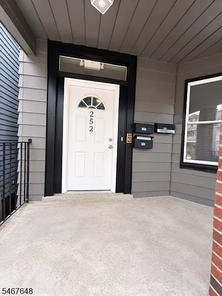 4 bed, 1.0 bath, $2,400 — Photo 2
