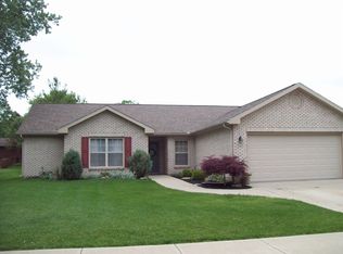 948 Hunters Run Dr, Brookville, OH 45309