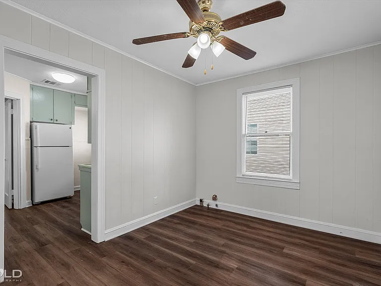 245 E Elmwood St — Photo 15