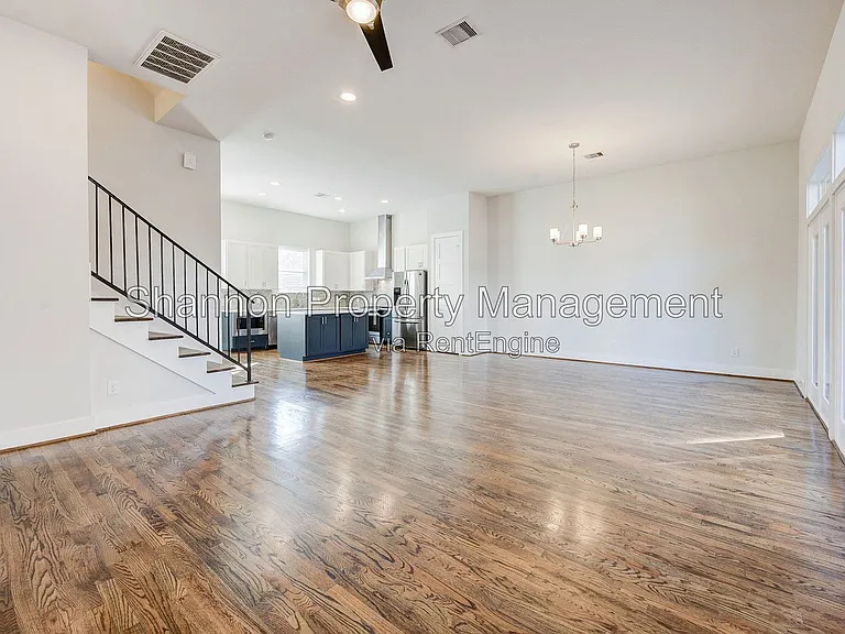 1603 Colorado St — Photo 7