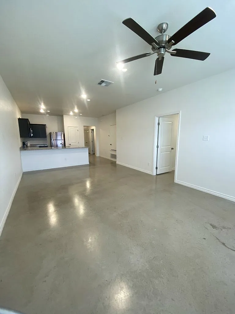 Building Photo - 1214 Lehmann Dr #A