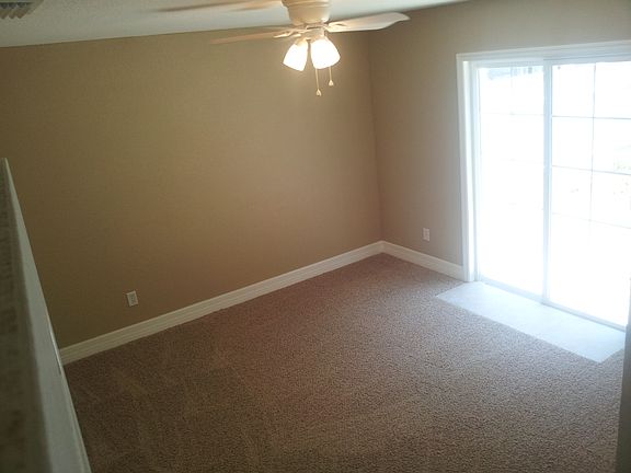 4th image of 674 Bellingham Pl