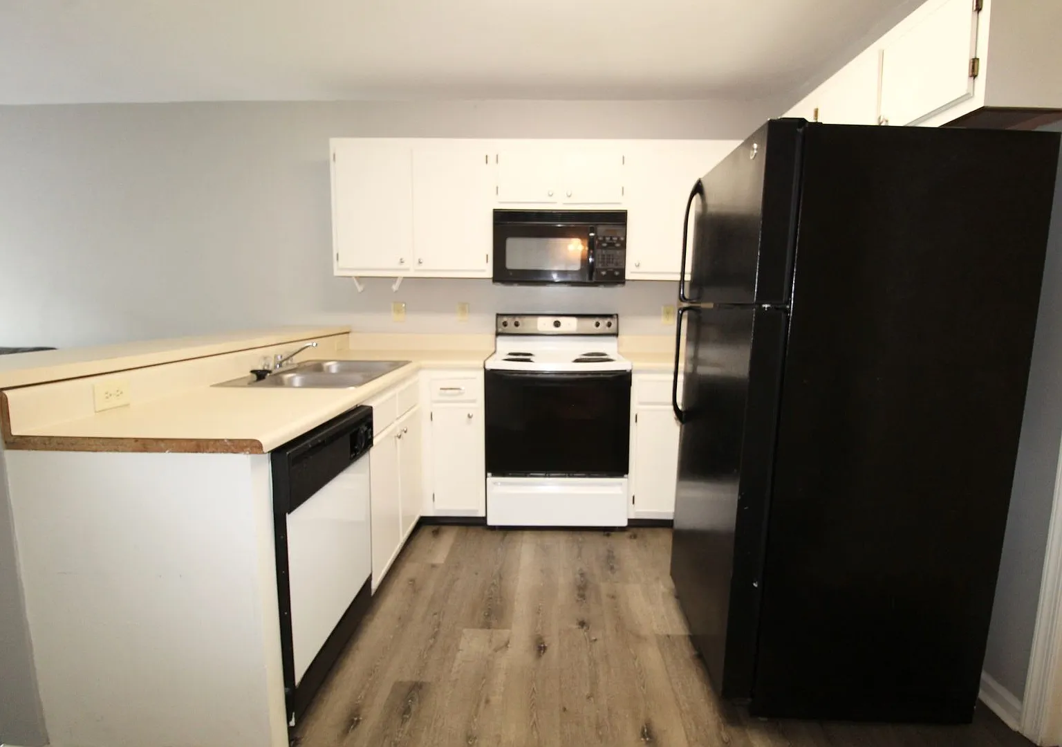 Foxhill Townhouses 1462 — Photo 3