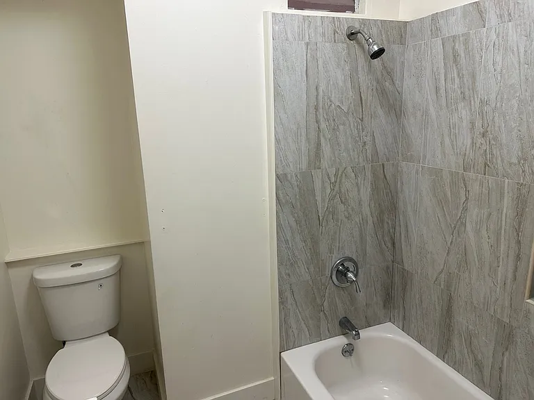 541 W 5th St #105 — Photo 10