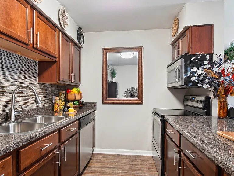 Emerald Pointe Apartment Homes — Photo 12