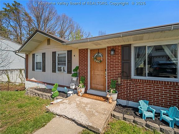 3rd image of 1452 Clearview Heights Rd