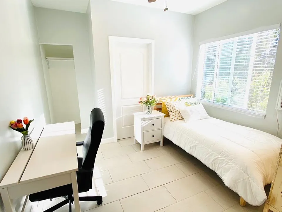 2924 Van Buren Pl