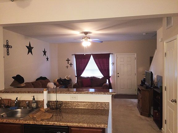 Open kitchen to family room